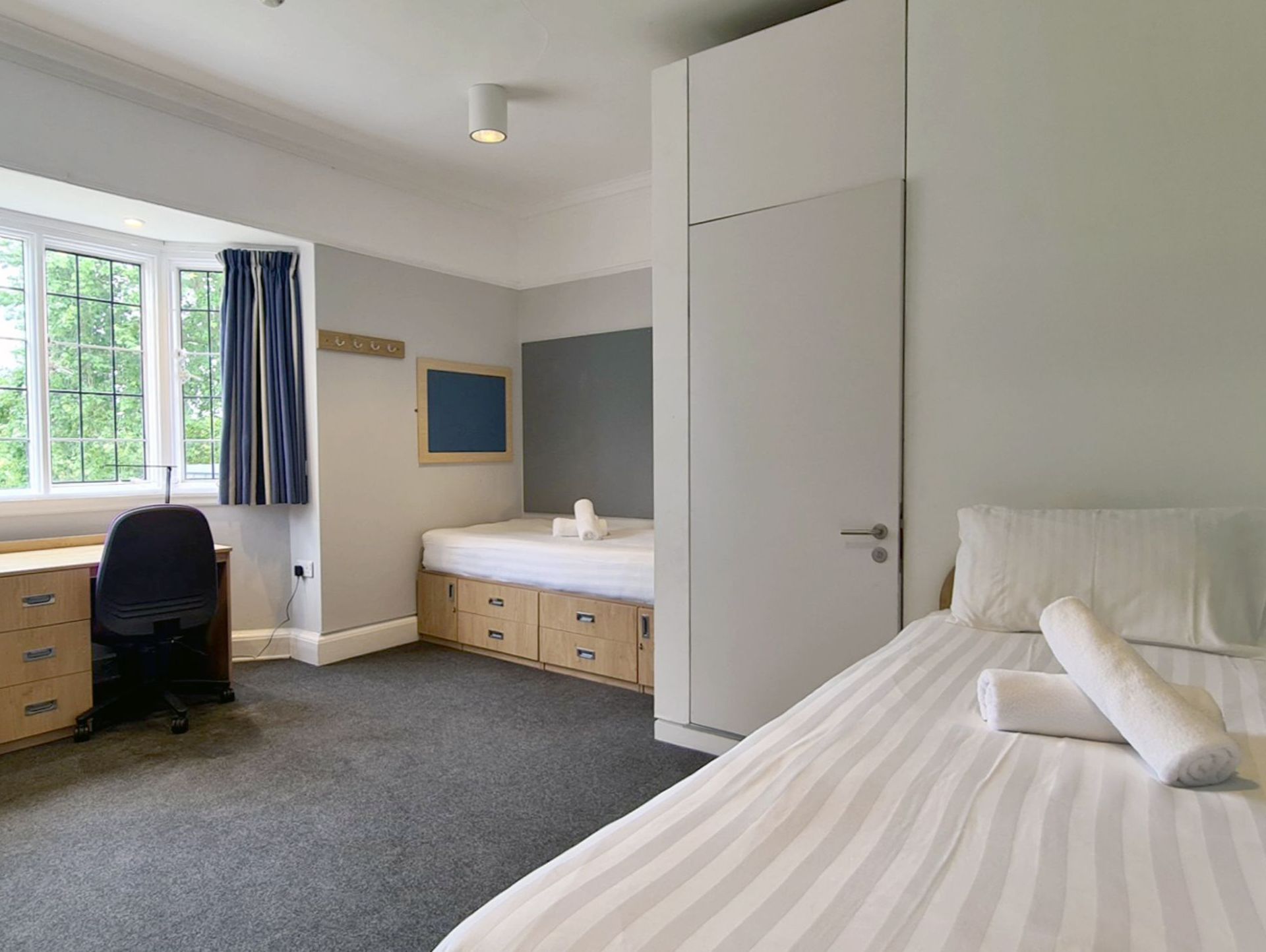 Twin bedroom