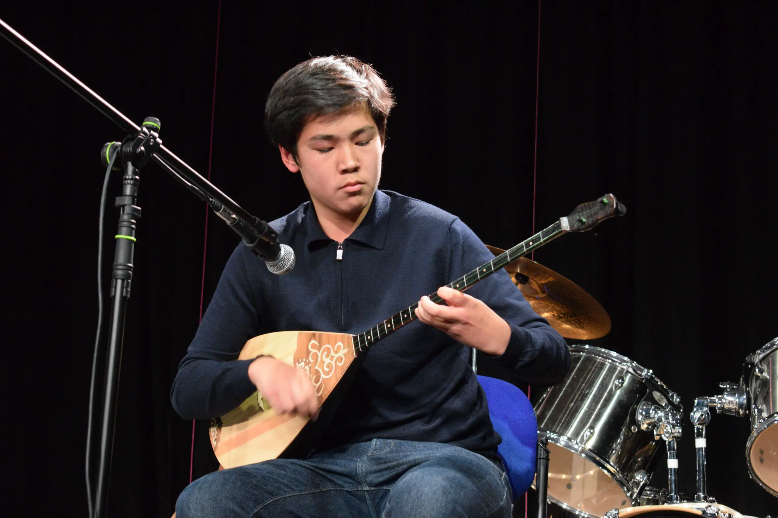 Tamerlan playing in music concert