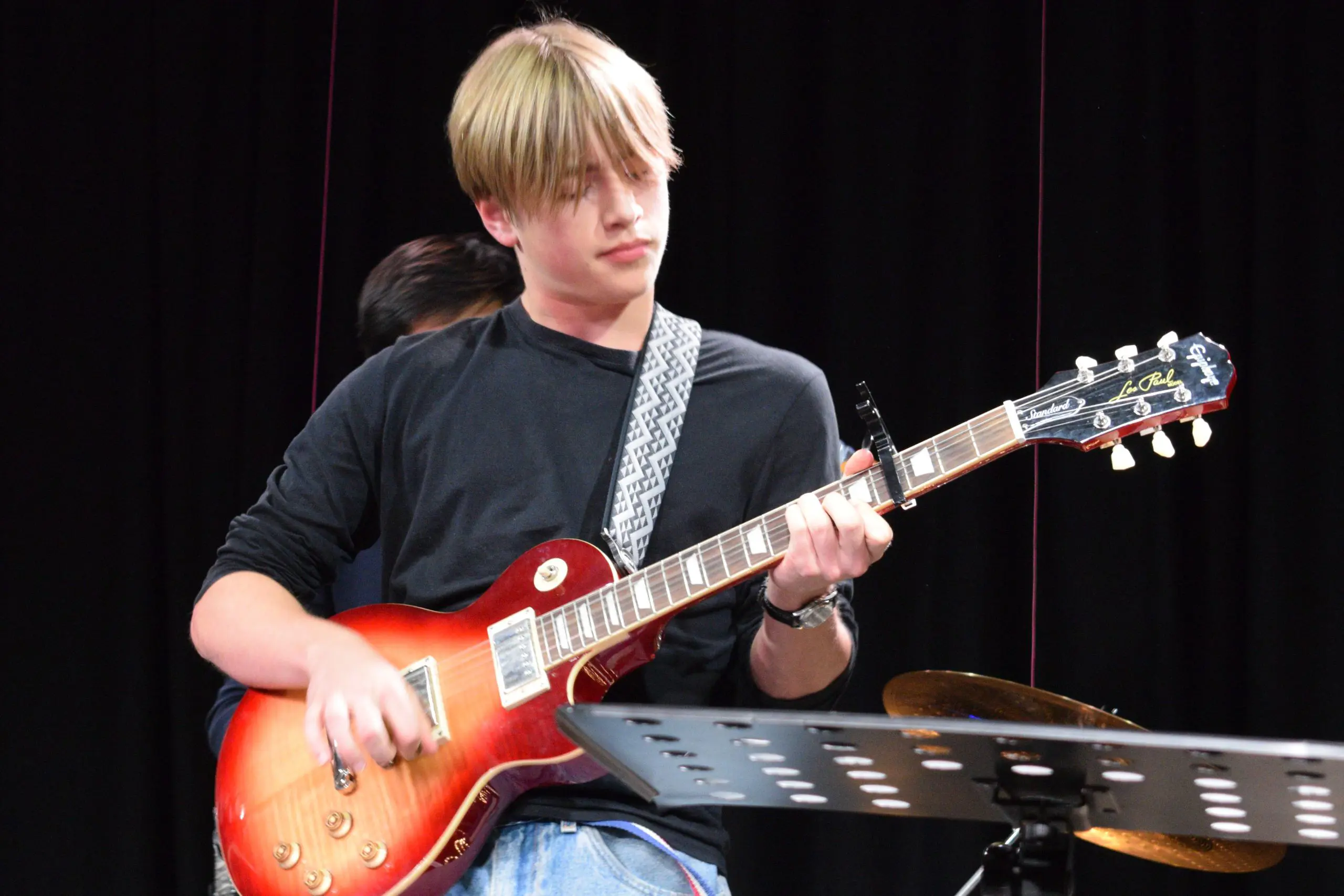 Arne playing guitar in music concert