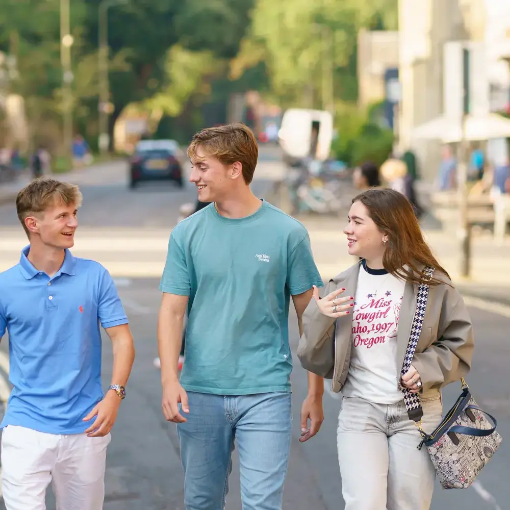 EAS students walking through Oxford