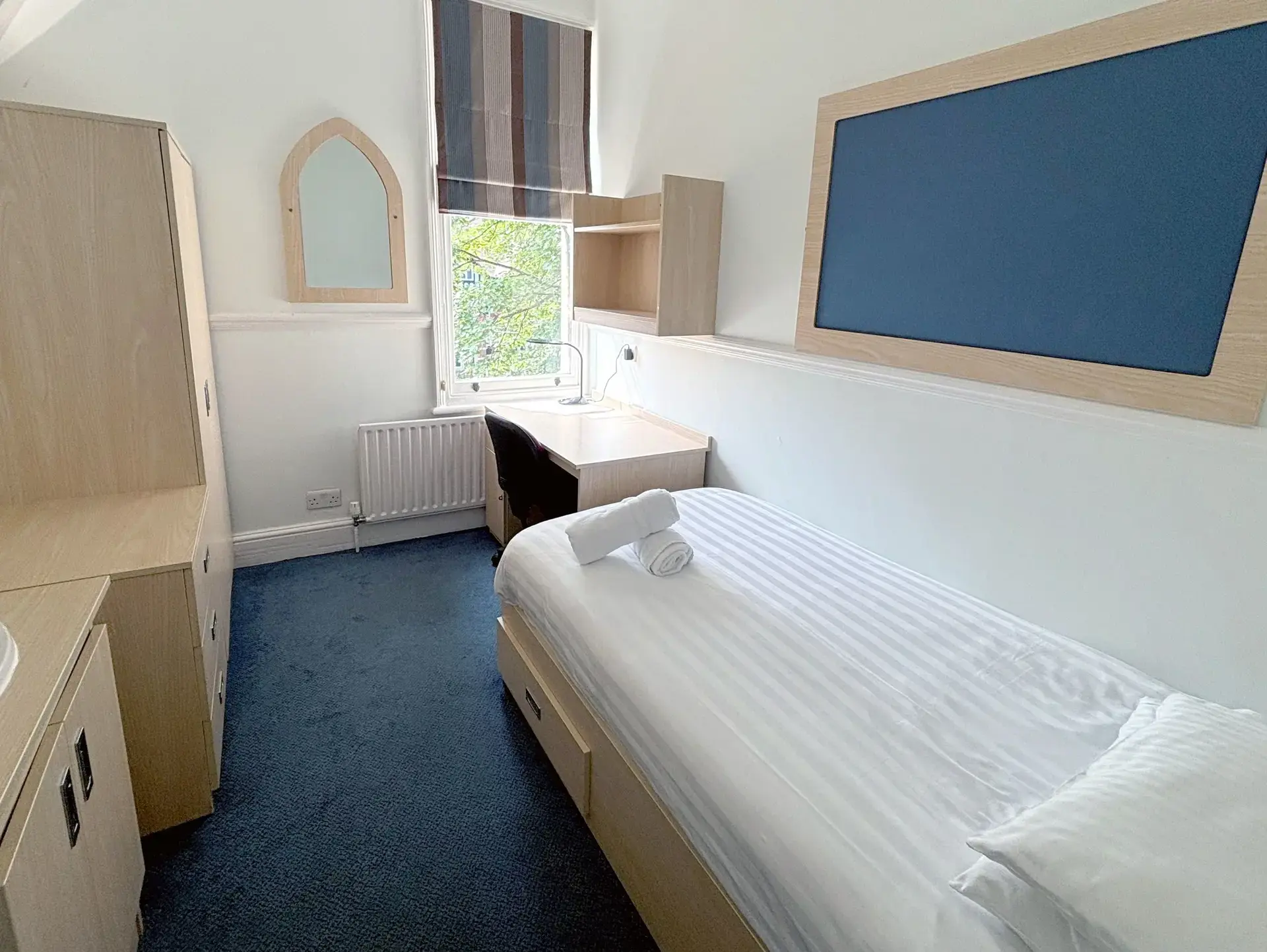 Single bedroom in Bardwell Road