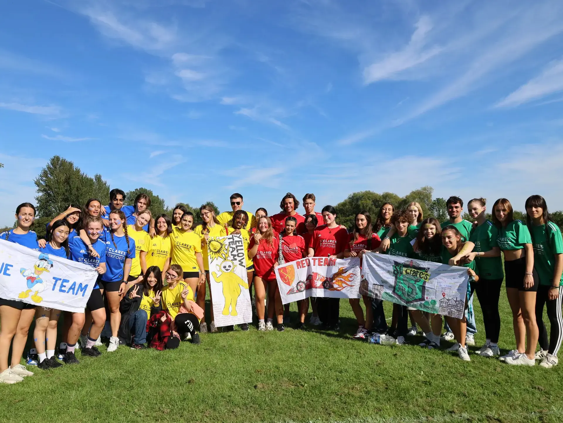 Students pose in teams at outdoor icebreaker event