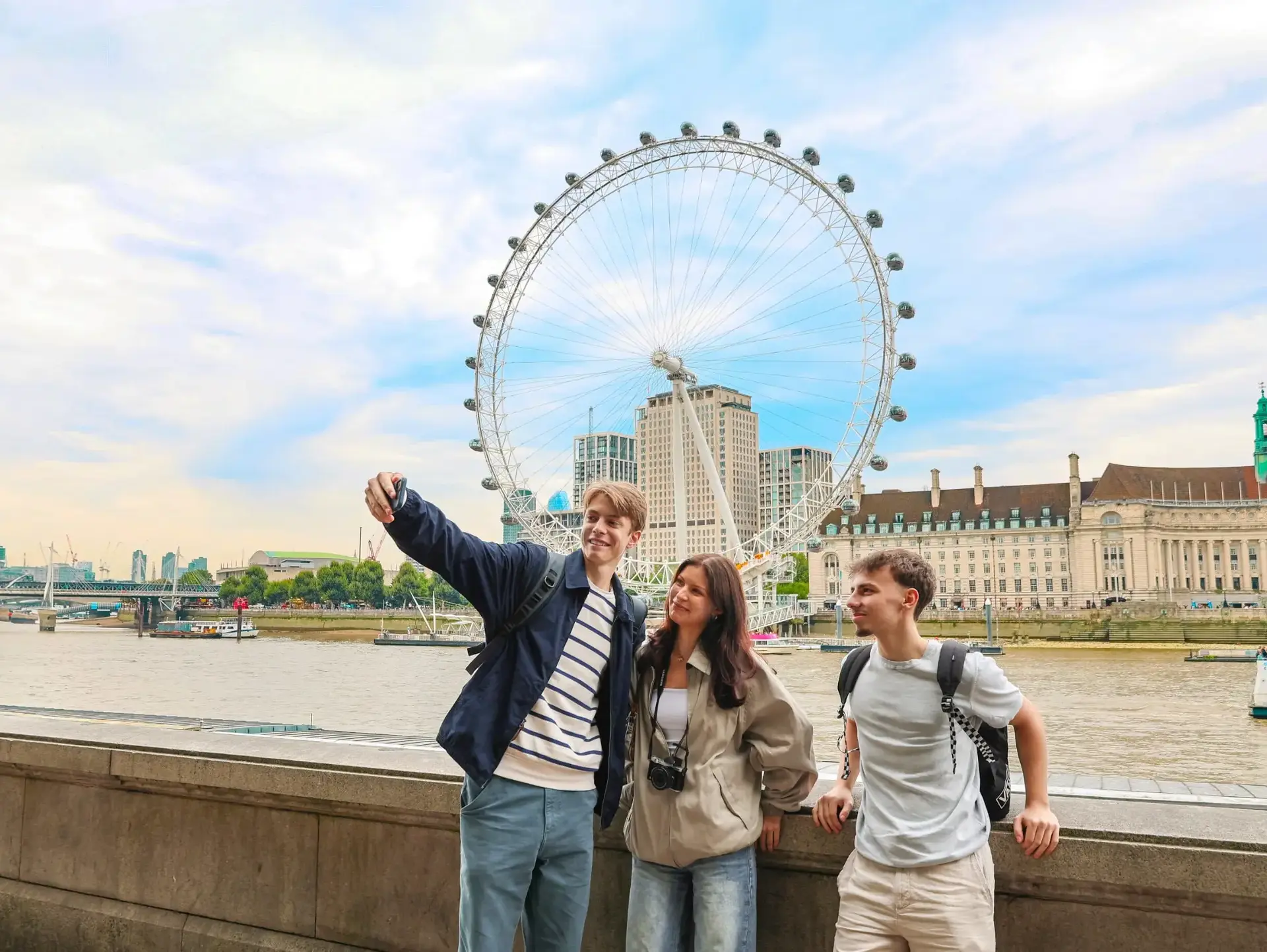 Students posing in front of London Eye
