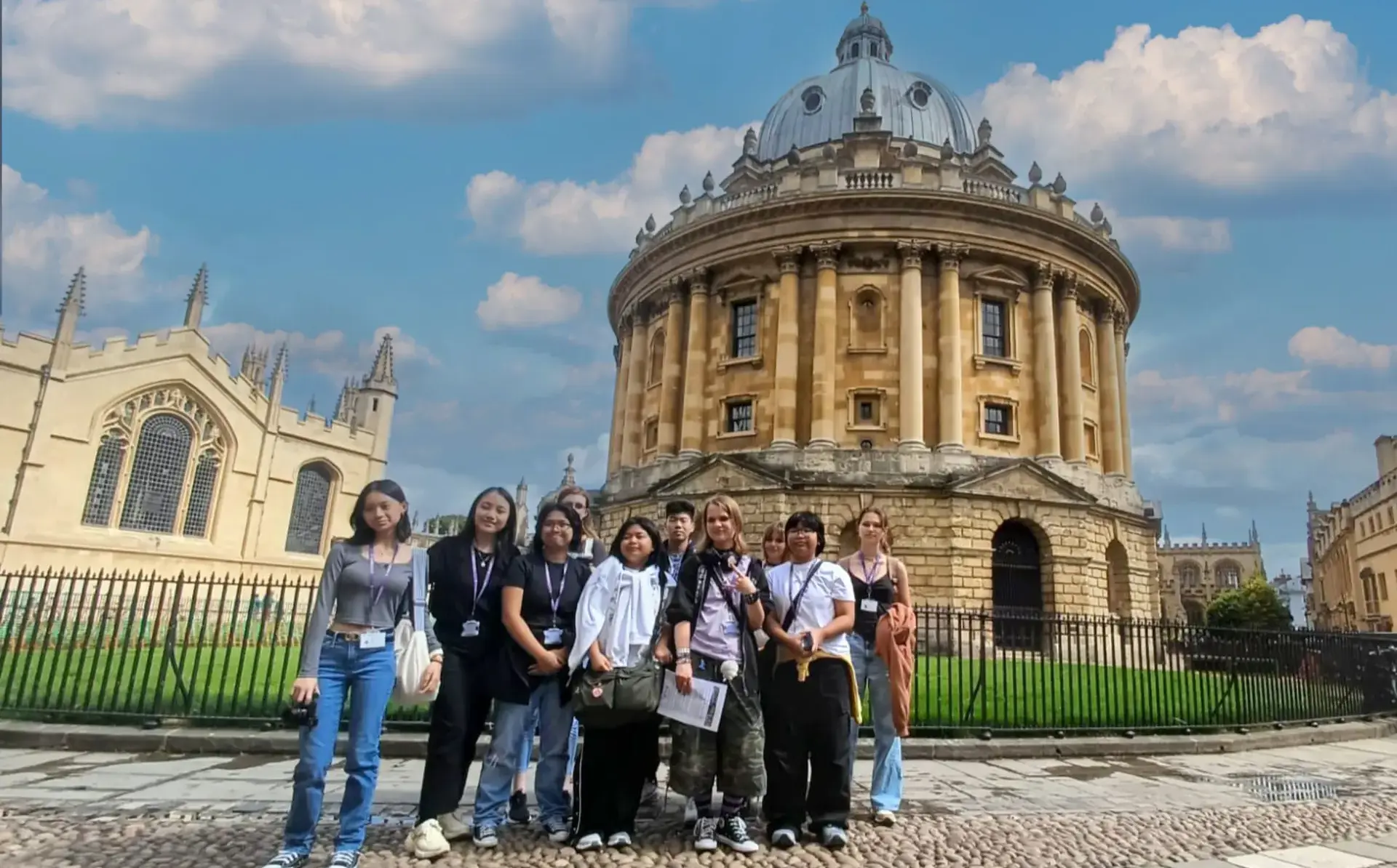Students posing in front of the Bodelian Library