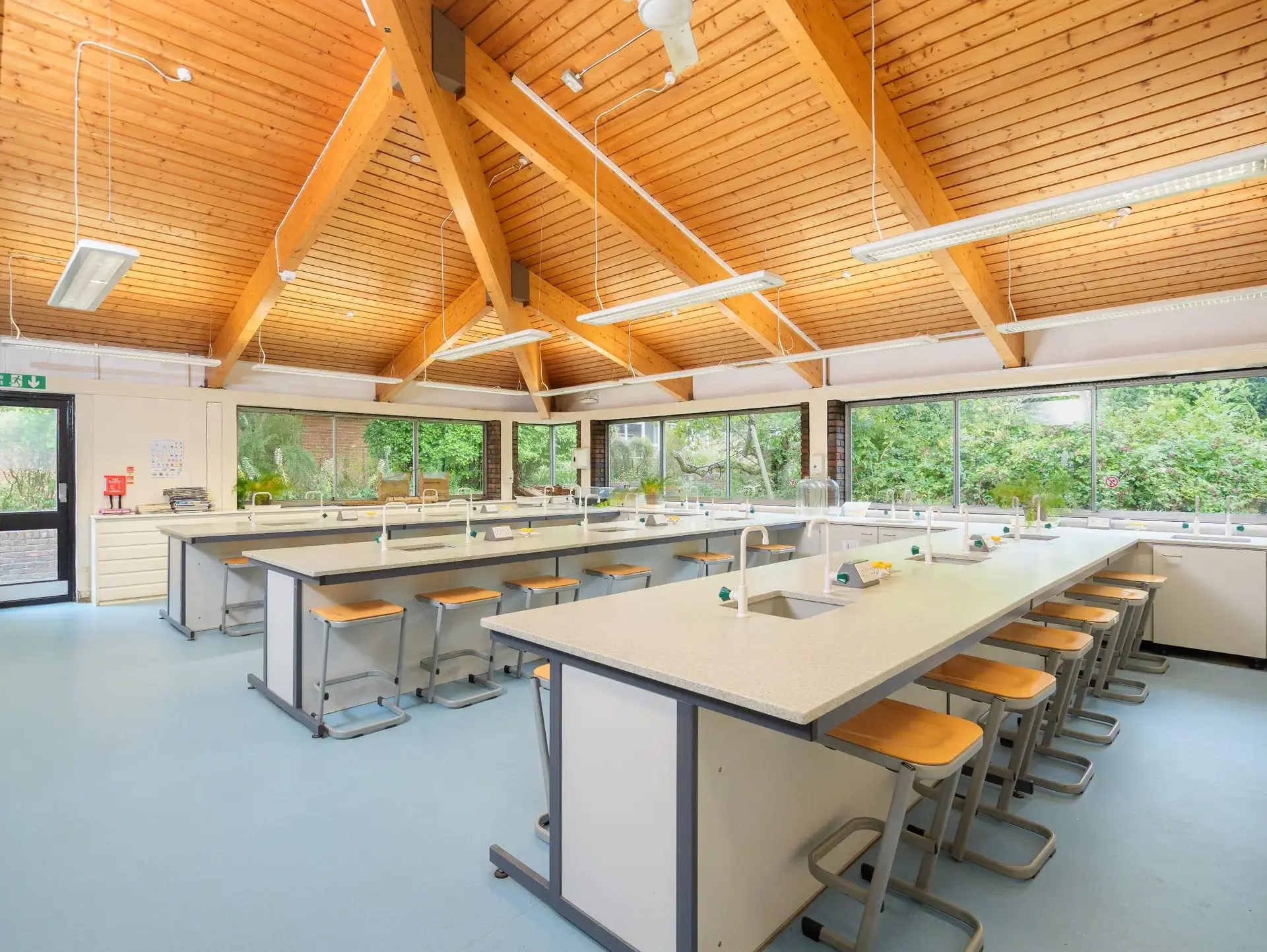 Desks lined with sinks 