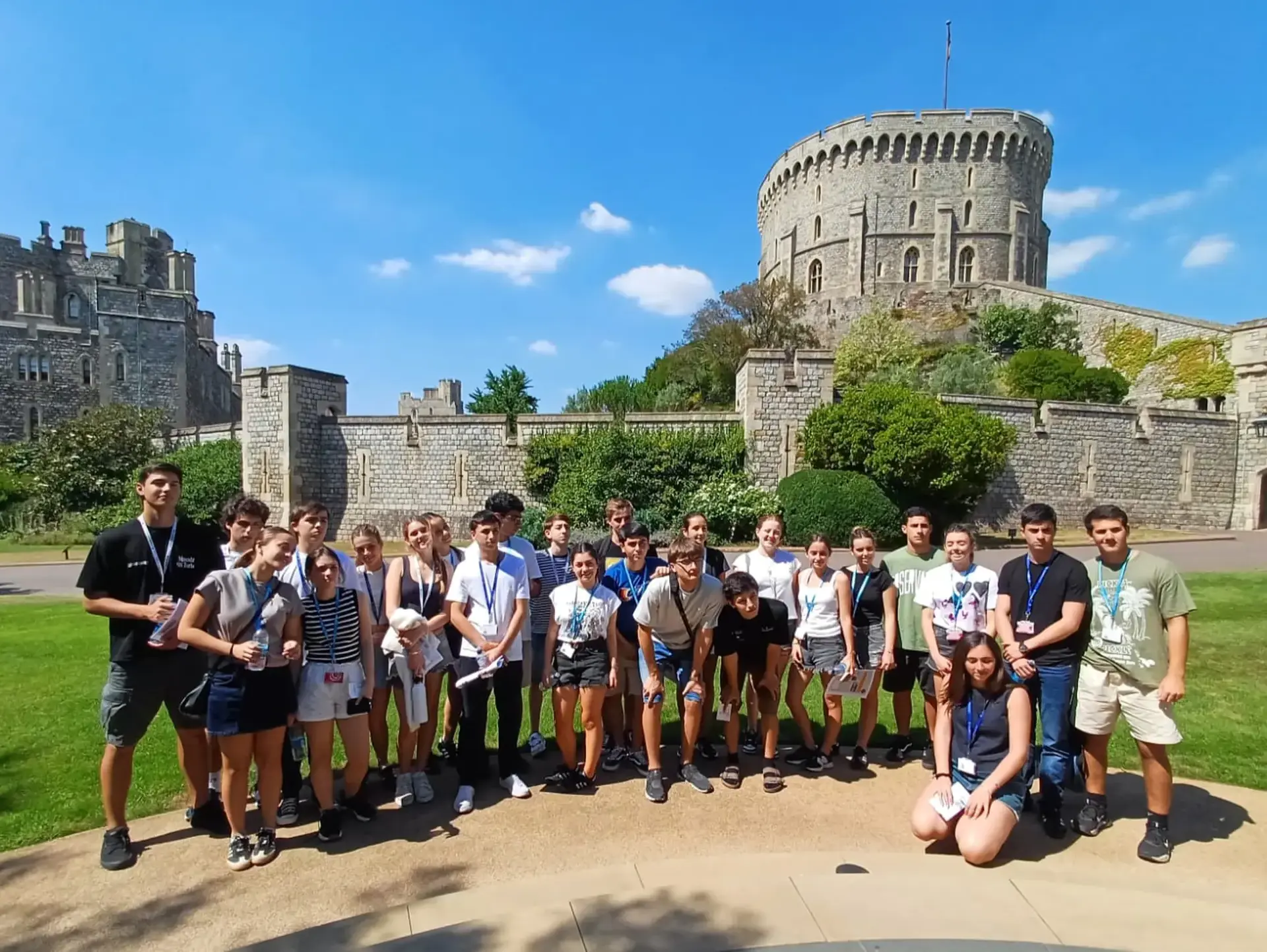 Students standing in front of Warwick Castle